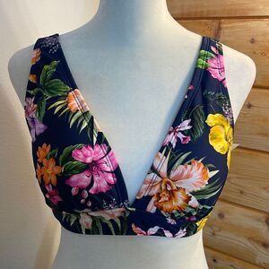 Kona Sol bikini top. NWT. Hawaiian theme.  Size Small. Adjustable straps.